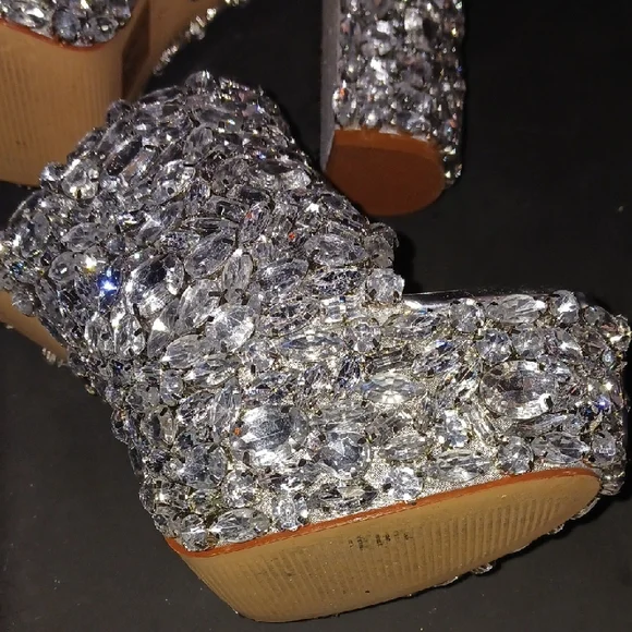 Elegant Silver Women's Heels - Picture 8 of 9